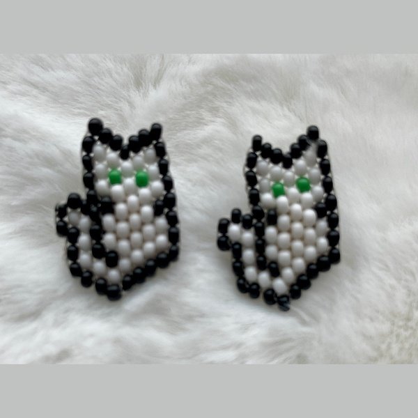Black and White Kitty Cat Beaded Stud Earrings